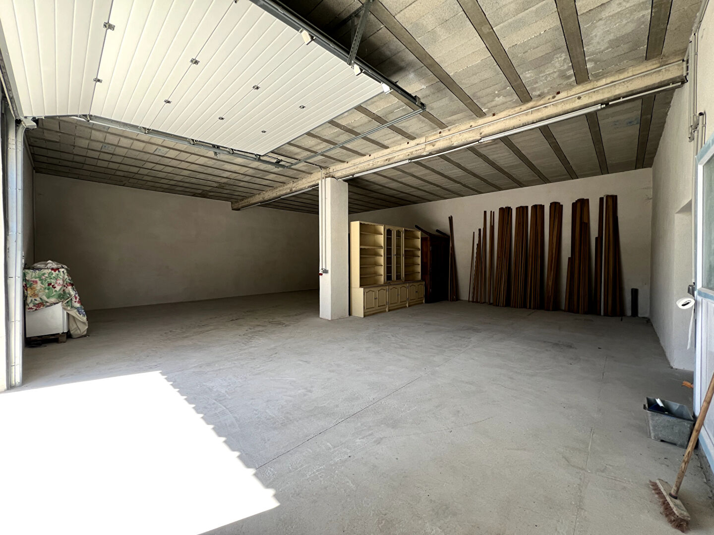 Entrepôt / local industriel Saint Cannat 1 pièce(s) 152 m2