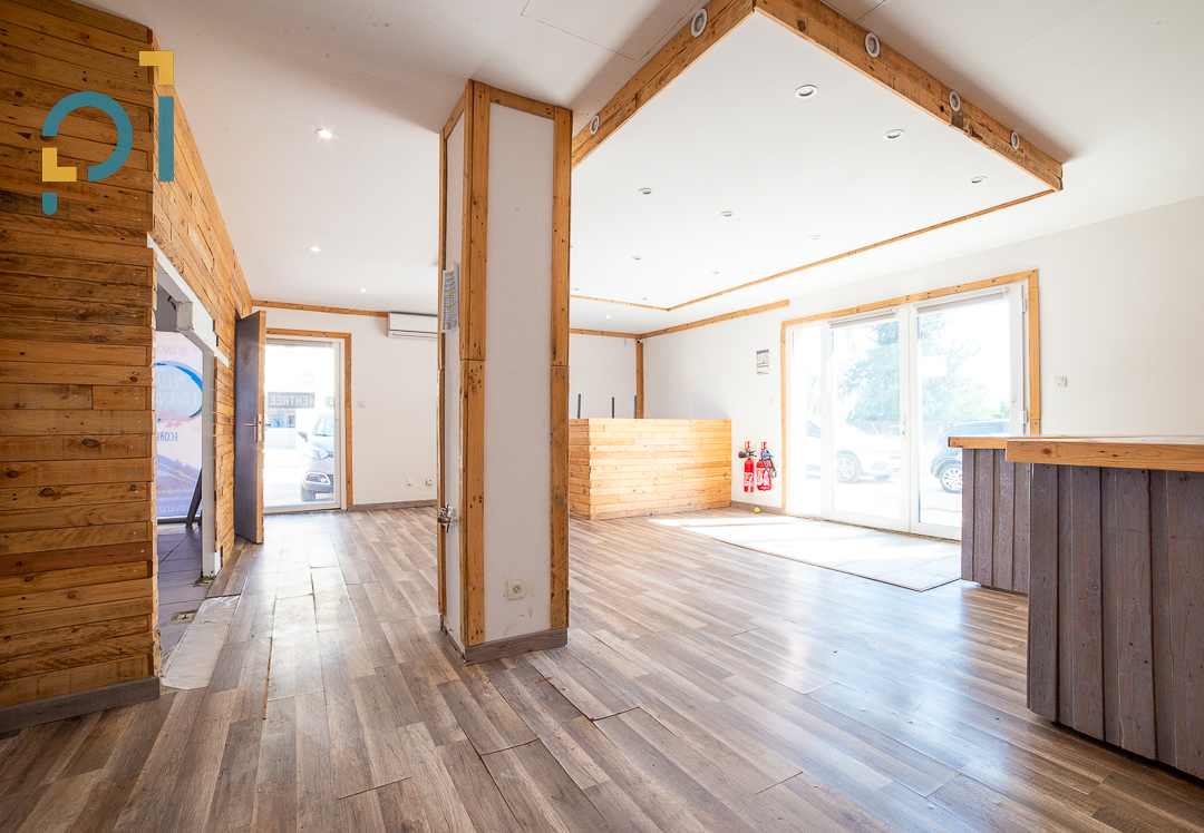 Local commercial Saint Cannat 1 pièce(s) 60 m2