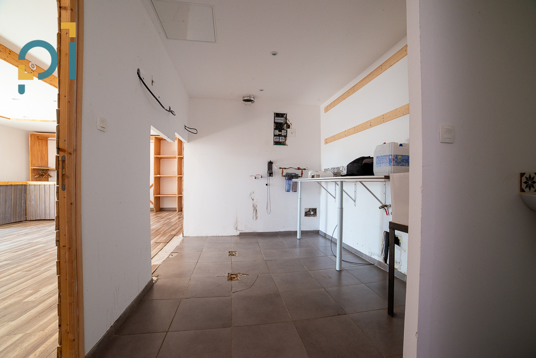 Local commercial Saint Cannat 1 pièce(s) 60 m2